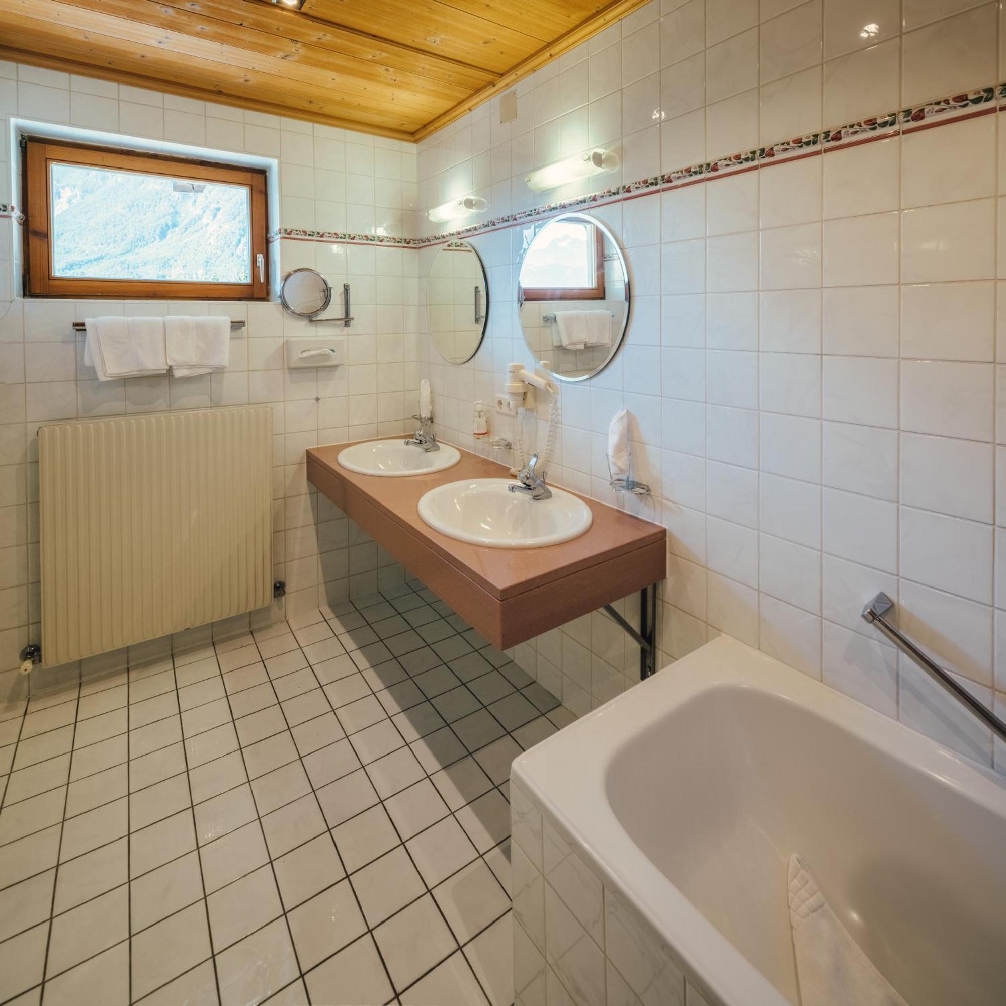 Huber Hotel Tramserhof ランデック エクステリア 写真