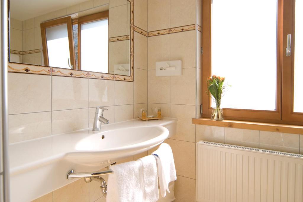 Huber Hotel Tramserhof ランデック 部屋 写真